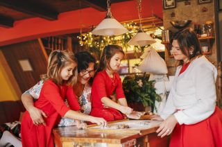 Obléct si šaty, které tě obejmou… Tahle fotka pro mě symbolizuje všechno co dělám, proč Rinel je. Krása není o věku, ale o...